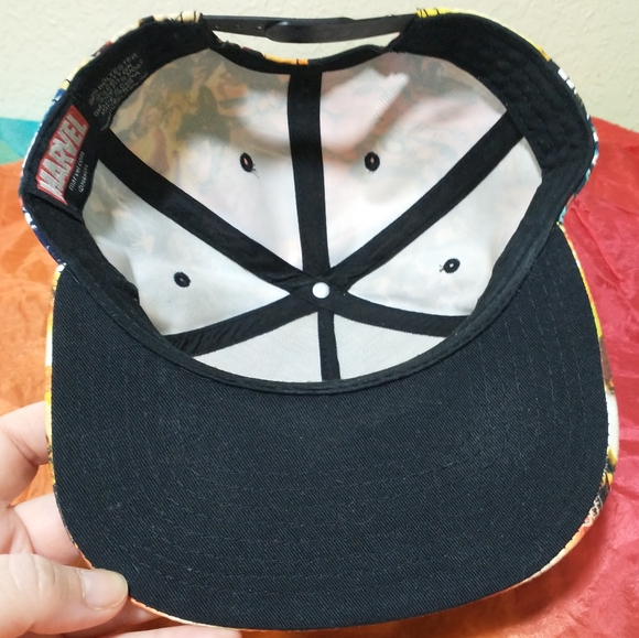 Marvel Avengers Graphic Cap - Picture 3 of 6